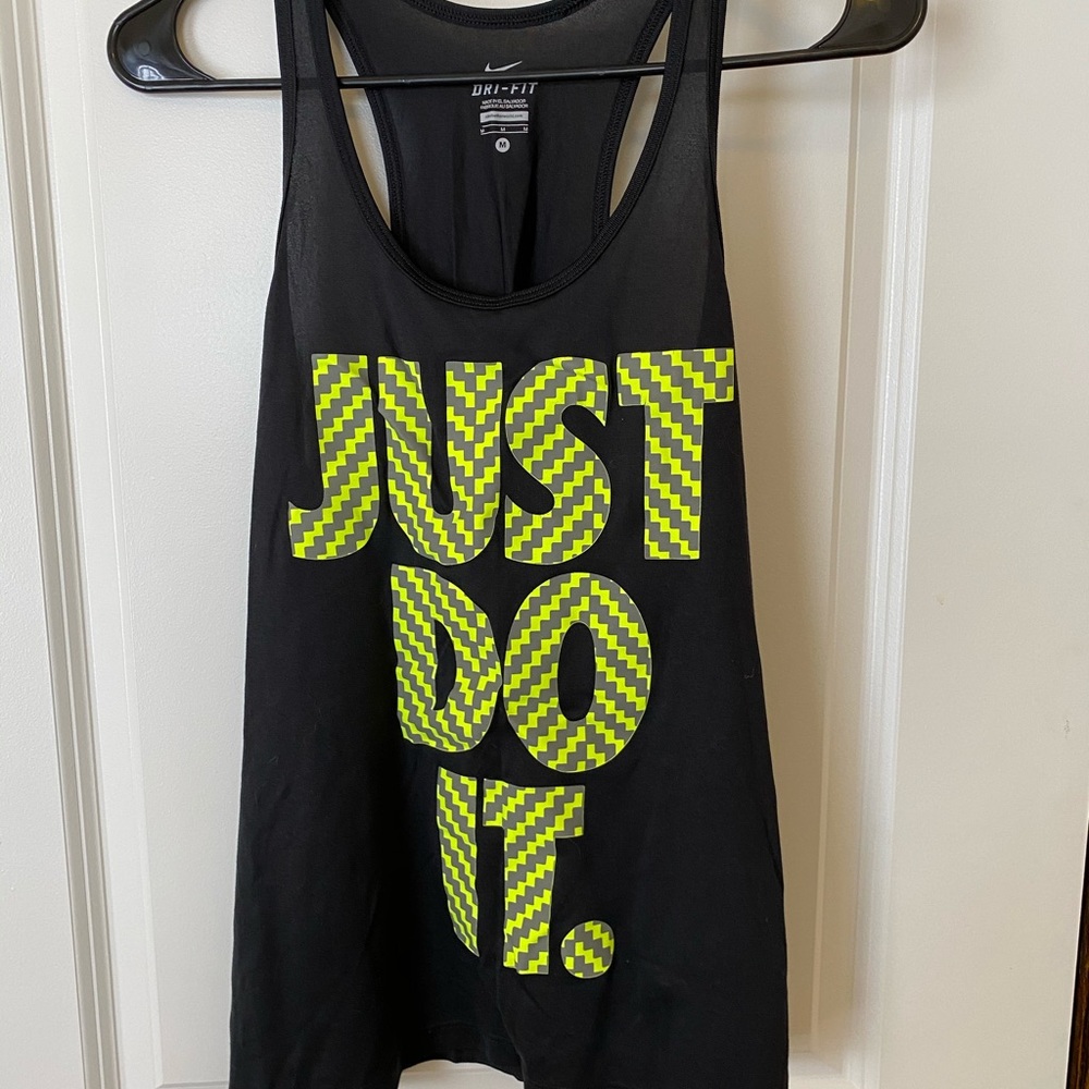 Black nike tank size M